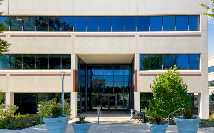 Pictures of Office property located at 325 Sentry Pkwy, Blue Bell, PA 19422 for lease - image #1