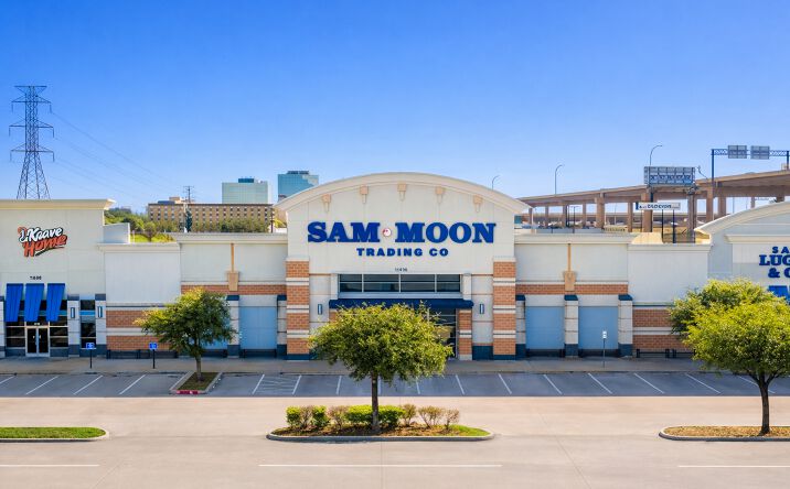 Pictures of Retail property located at 11826 Harry Hines Blvd, Dallas, TX 75234 for lease - image #1