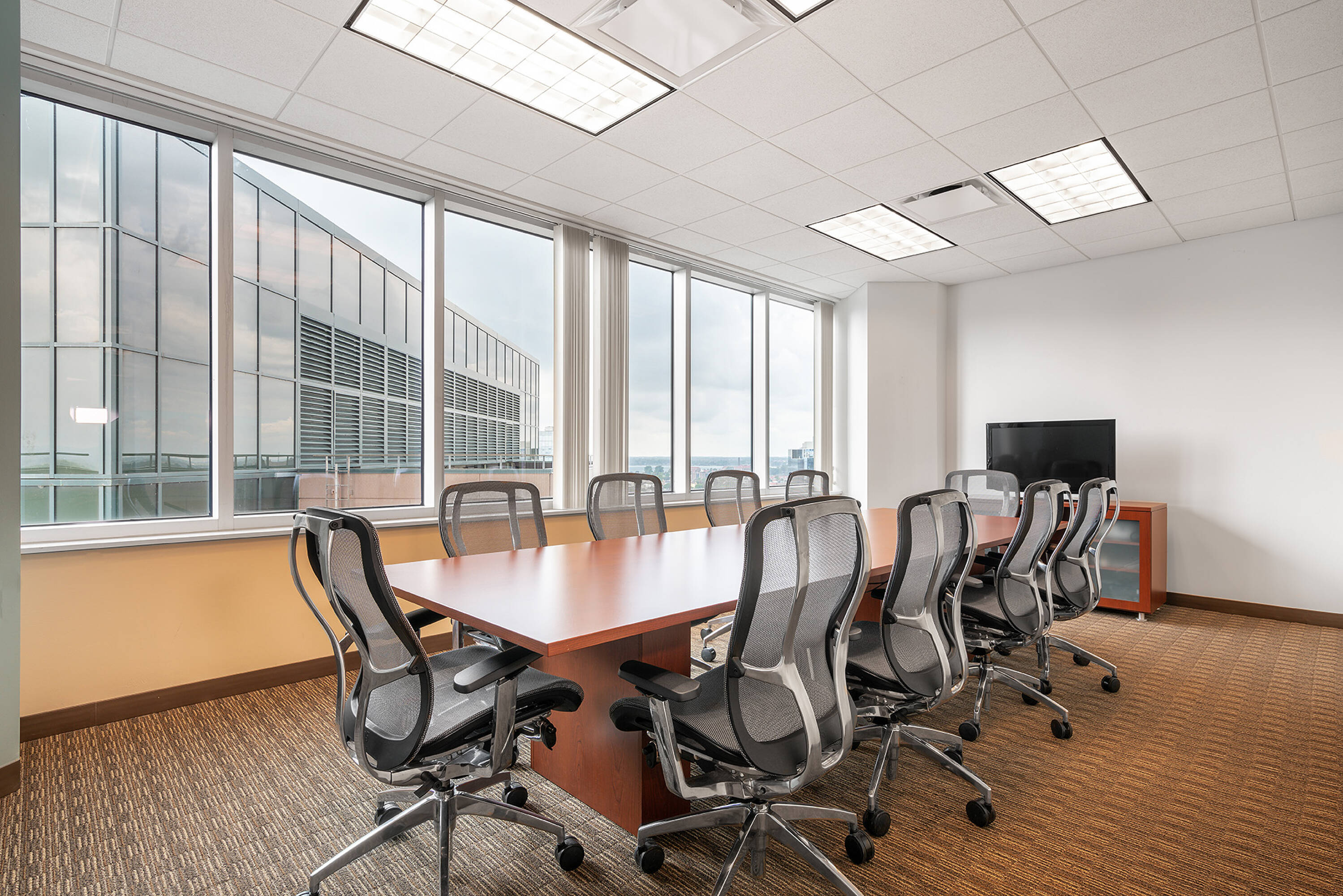 472889
