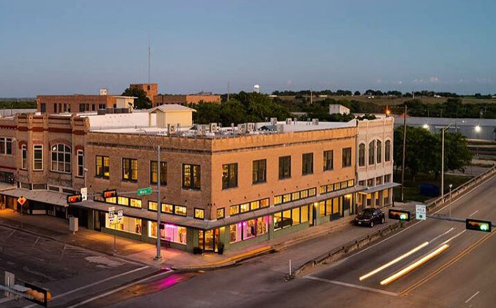 Pictures of Retail, Office, Restaurant property located at 112 North Main Street, Taylor, TX 76574 for lease - image #1