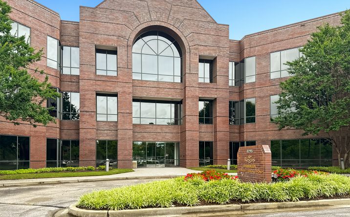 Pictures of Office property located at 8295 Tournament Dr, Memphis, TN 38125 for lease - image #1