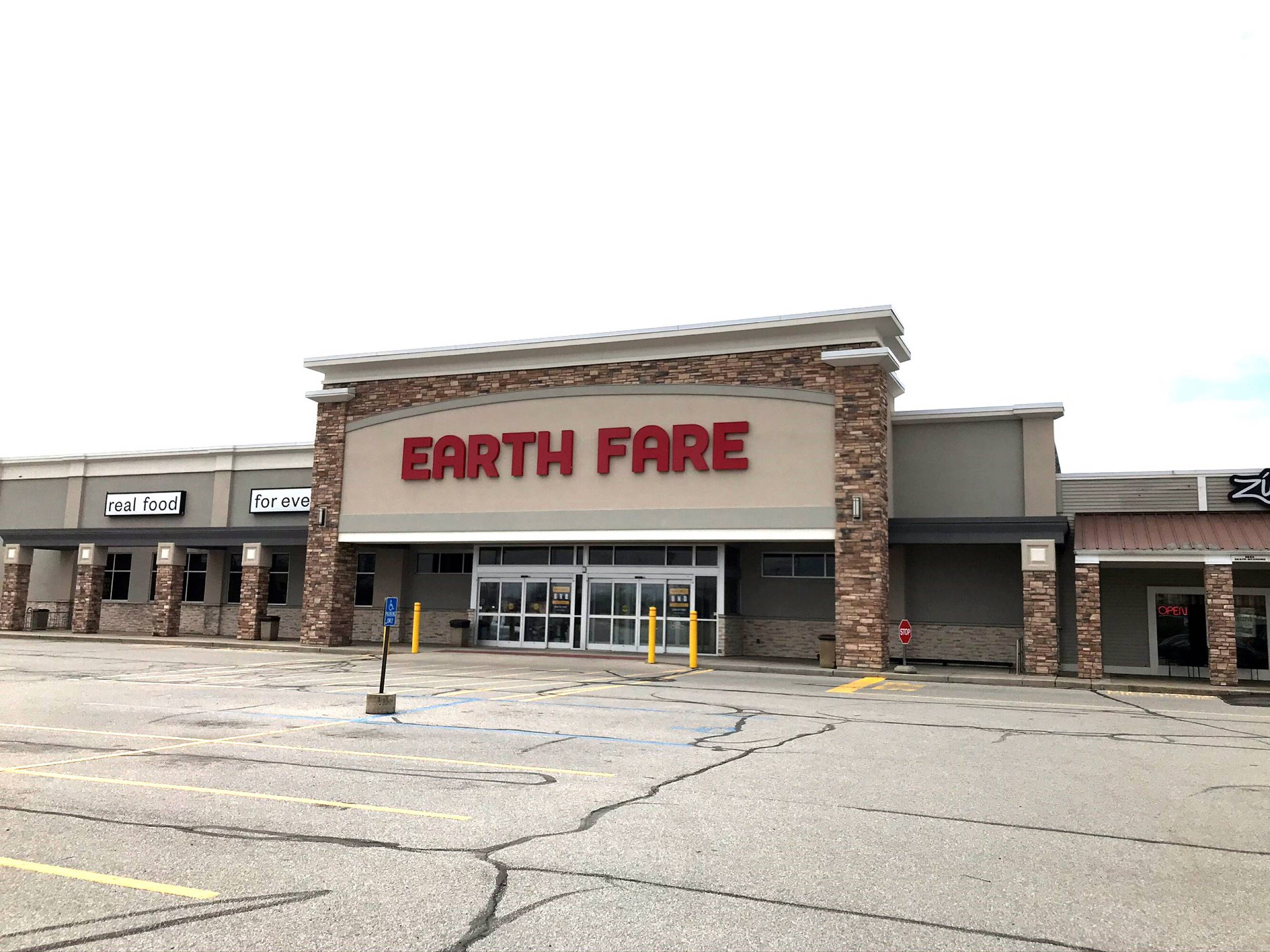 704 E Dupont Rd, Fort Wayne, IN 46825