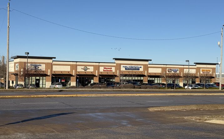 Pictures of Retail property located at 5350 Kirkwood Blvd SW, Cedar Rapids, IA 52404 for lease - image #1