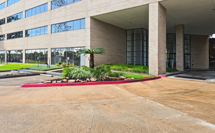 Pictures of Office property located at 3663 N Sam Houston Pkwy E, Houston, TX 77032 for lease - image #1