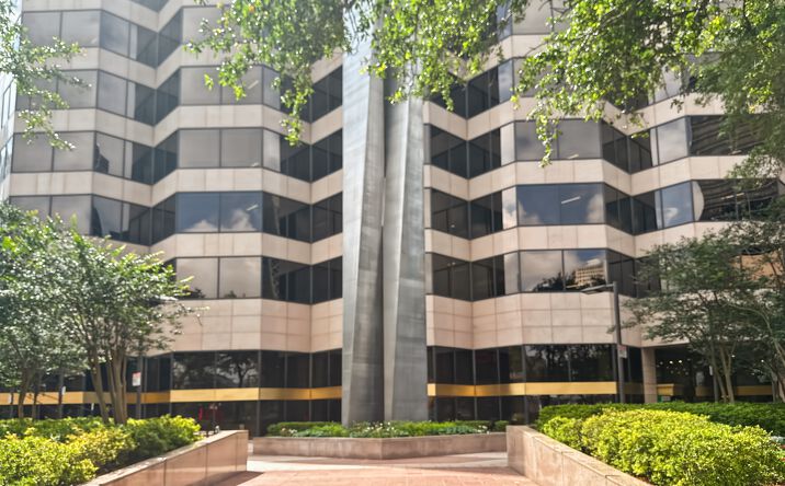 Pictures of Office property located at 1100 Poydras Street, Suite 2900, New Orleans, LA 70163 for lease - image #1