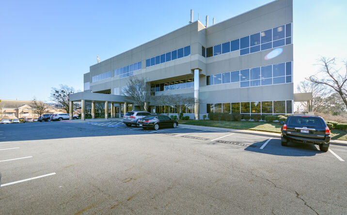 Pictures of Office property located at 8315 Cantrell Rd, Little Rock, AR 72227 for lease - image #1