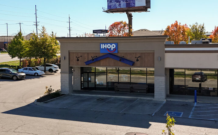 Pictures of Retail property located at 2325 Nicholasville Rd, Lexington, KY 40503 for lease - image #1
