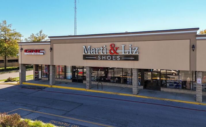 Pictures of Retail property located at 2325 Nicholasville Rd, Lexington, KY 40503 for lease - image #1