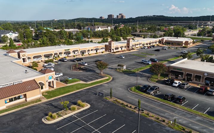 Pictures of Retail property located at 301 N Shackleford Rd, Little Rock, AR 72211 for lease - image #1