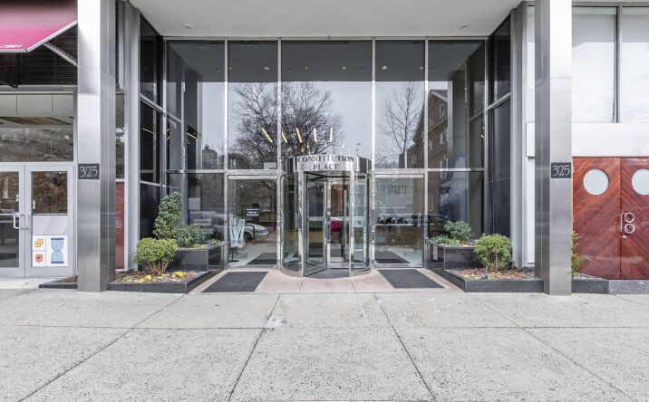 Pictures of Office property located at 325 Chestnut Street Suite 800, Philadelphia, PA 19106 for lease - image #1