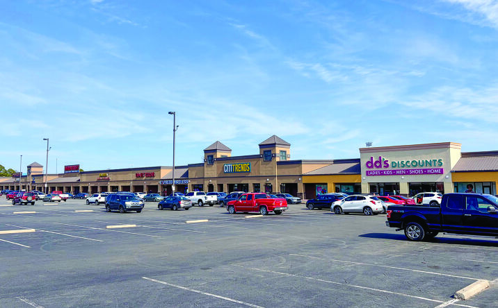 Pictures of Retail, Industrial, Restaurant property located at 3901 S University Ave, Little Rock, AR 72204 for lease - image #1