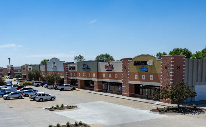 Pictures of Retail property located at 13835 Industrial Rd, Omaha, NE 68144 for lease - image #1