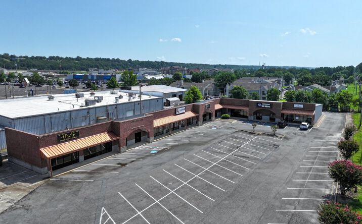 Pictures of Retail, Office property located at 2104 Harkrider St, Conway, AR 72032 for lease - image #1