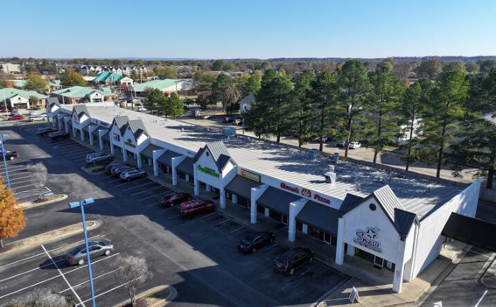 Pictures of Retail, Office property located at 2501 Dave Ward Dr, Conway, AR 72034 for lease - image #1