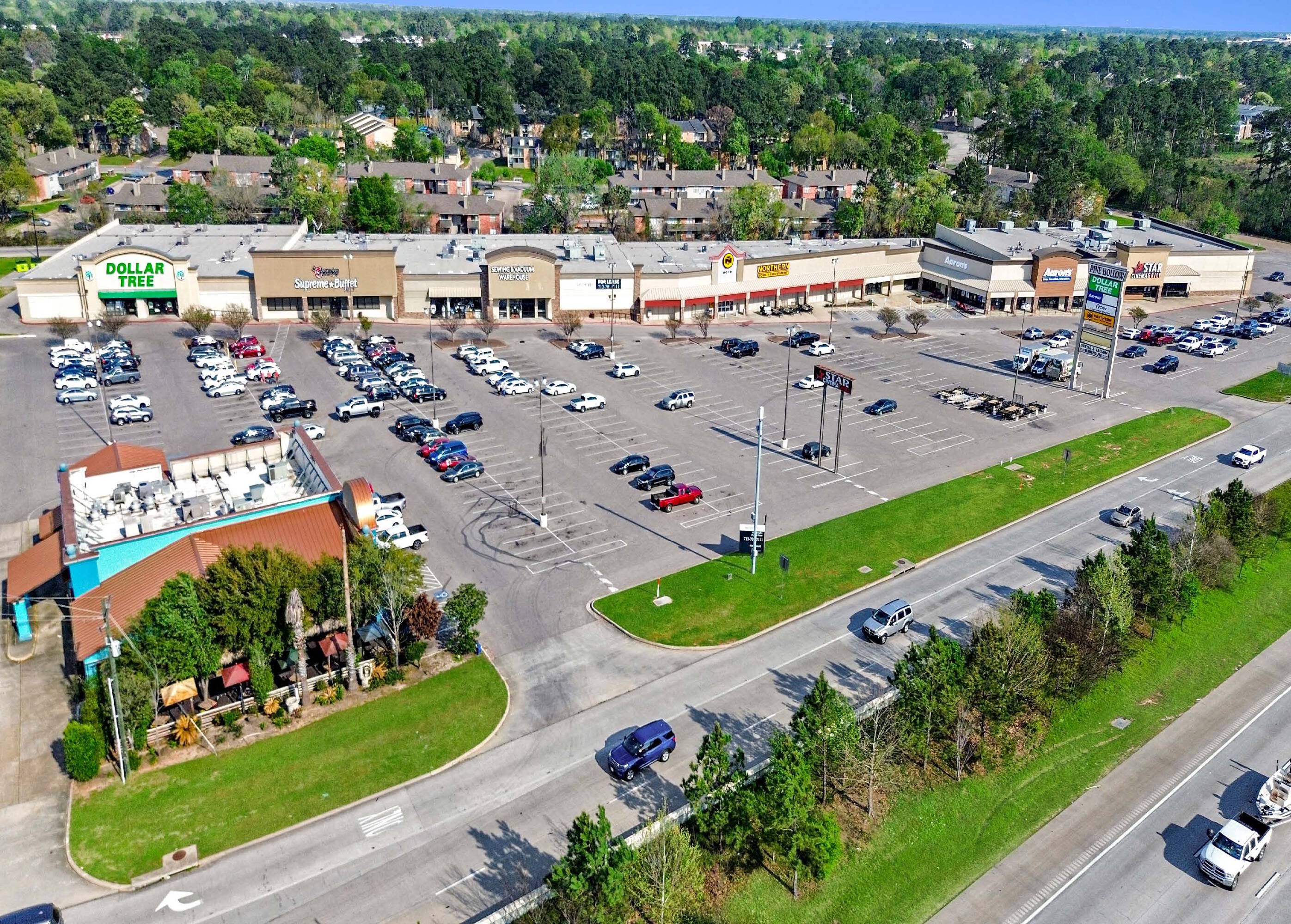 Pine Hollow Shopping Center