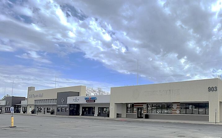 Pictures of Retail, Office property located at 903 E Kimberly Rd, Davenport, IA 52807 for lease - image #1