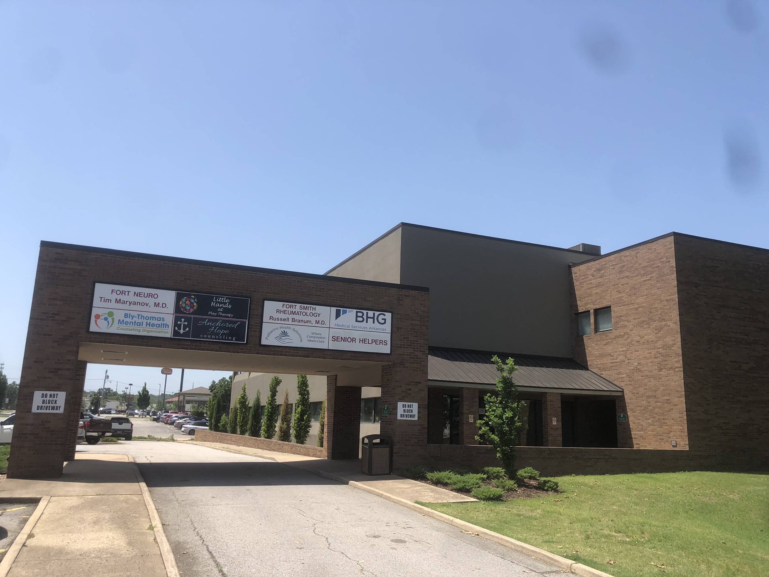 1501 S Waldron Rd, Fort Smith, AR 72903