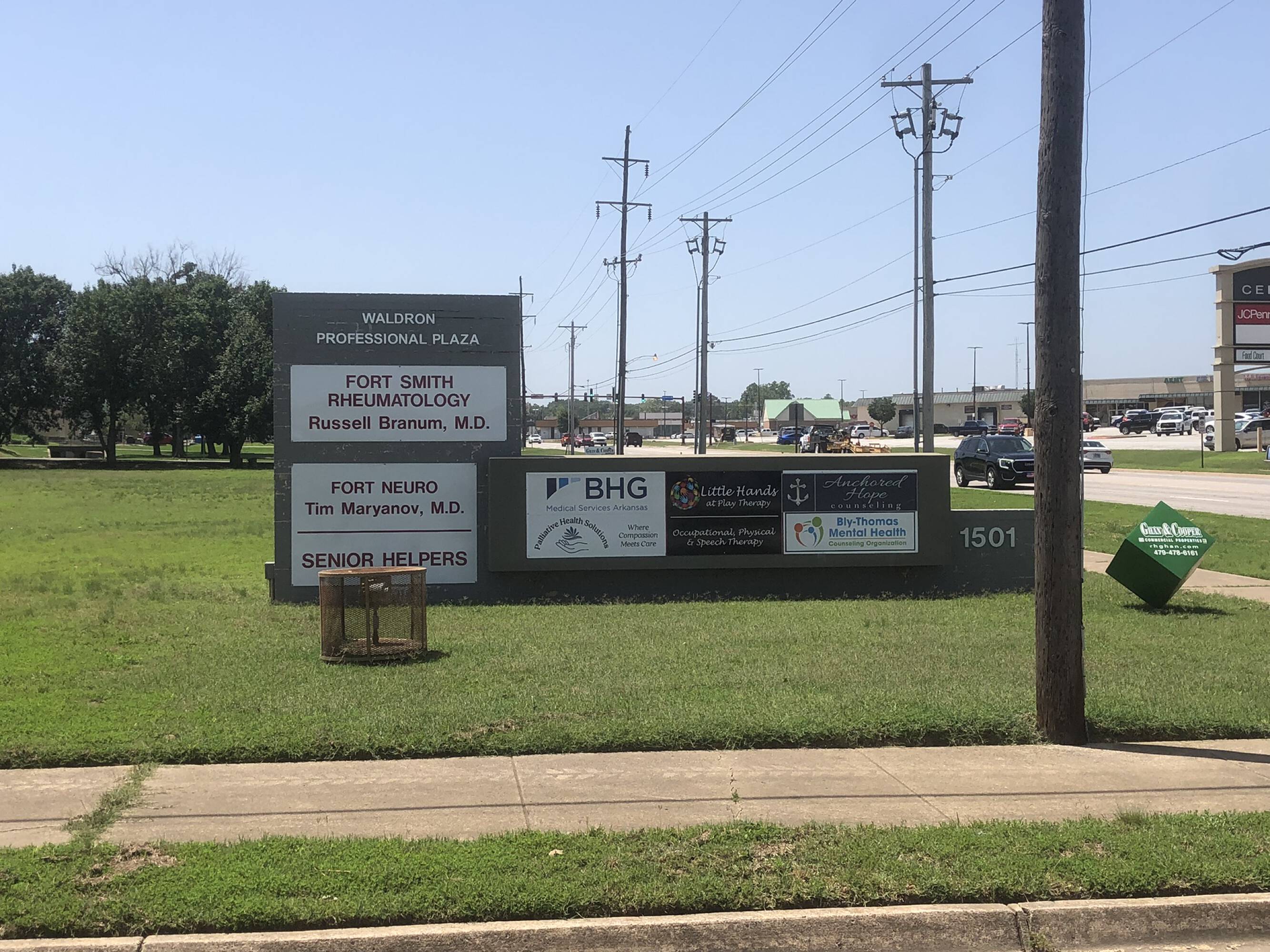 1501 S Waldron Rd, Fort Smith, AR 72903