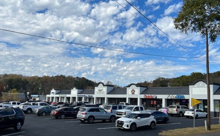 Pictures of Retail property located at 641 Snow St, Oxford, AL 36203 for lease - image #1