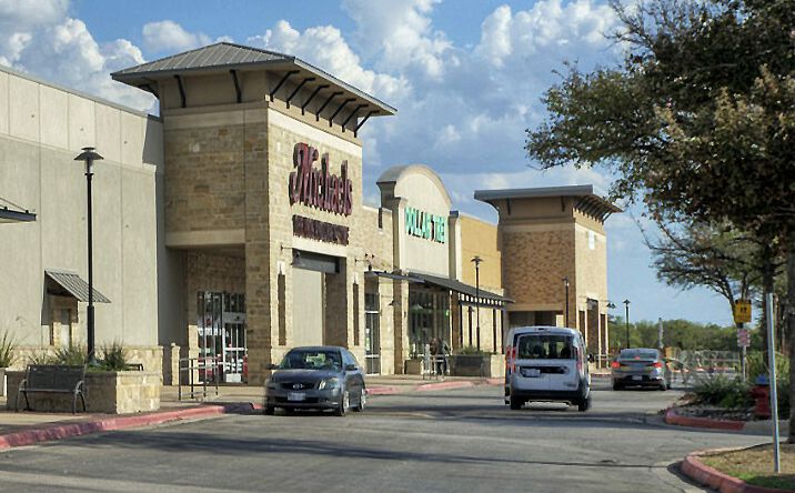 Pictures of Retail property located at 3021‐3202 N IH ‐35, Round Rock, TX 78664 for lease - image #1