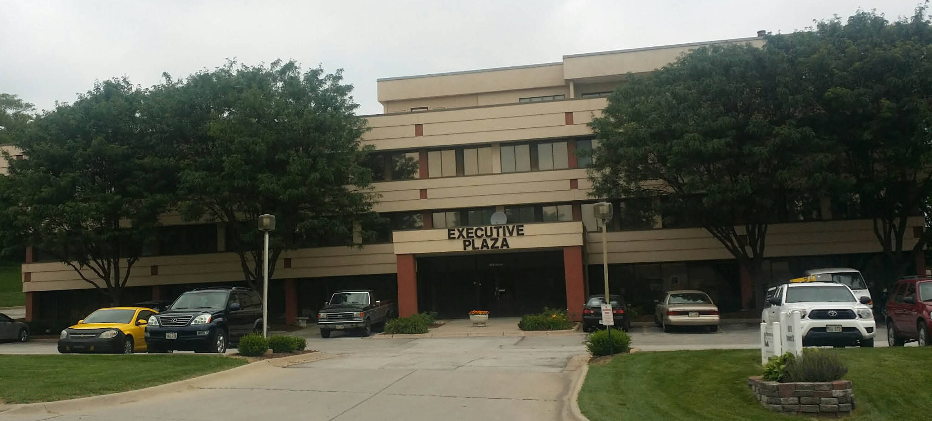 6818 Grover St, Omaha, NE 68106