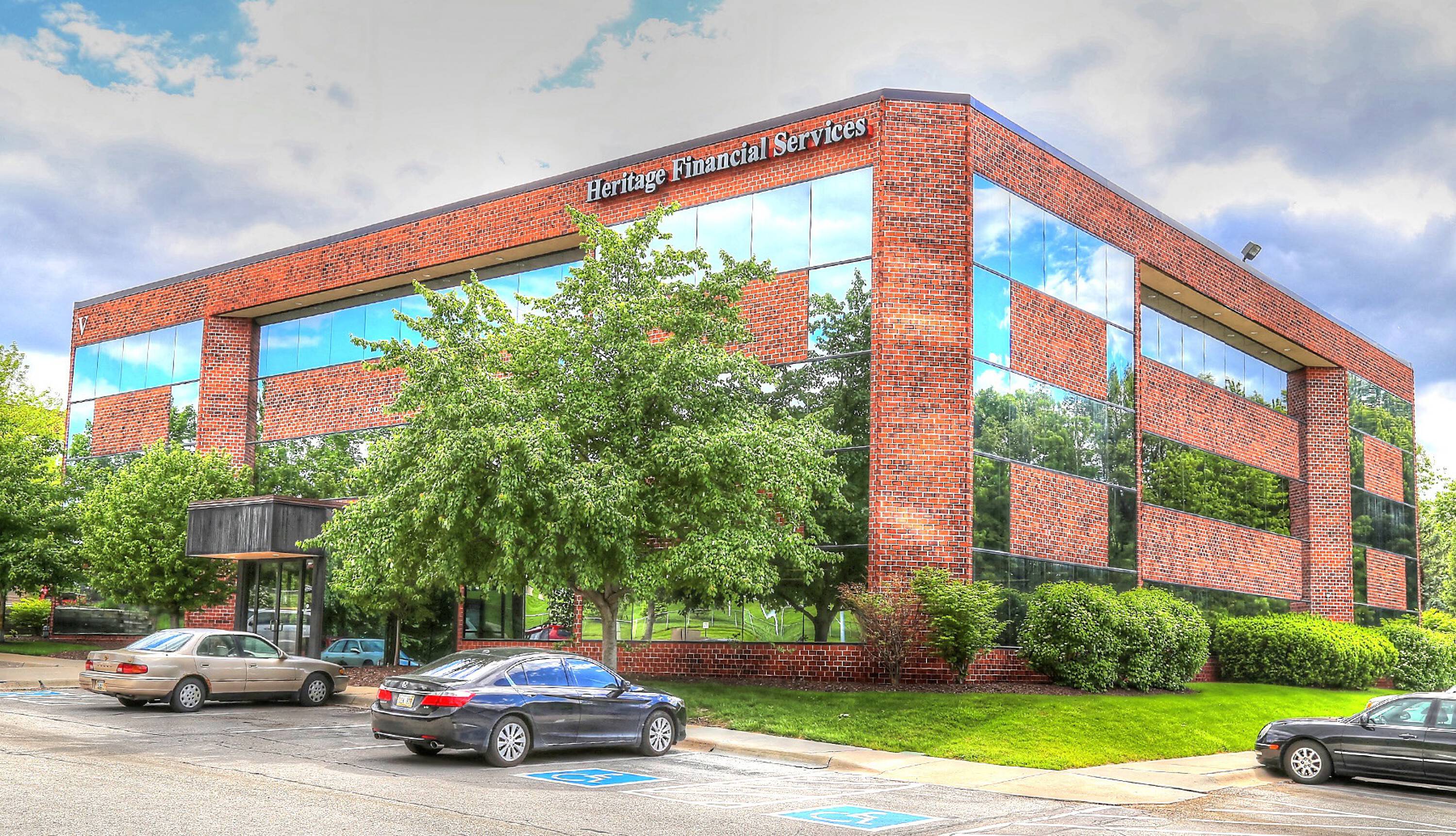 12120 Shamrock Plaza, Omaha, NE 68154