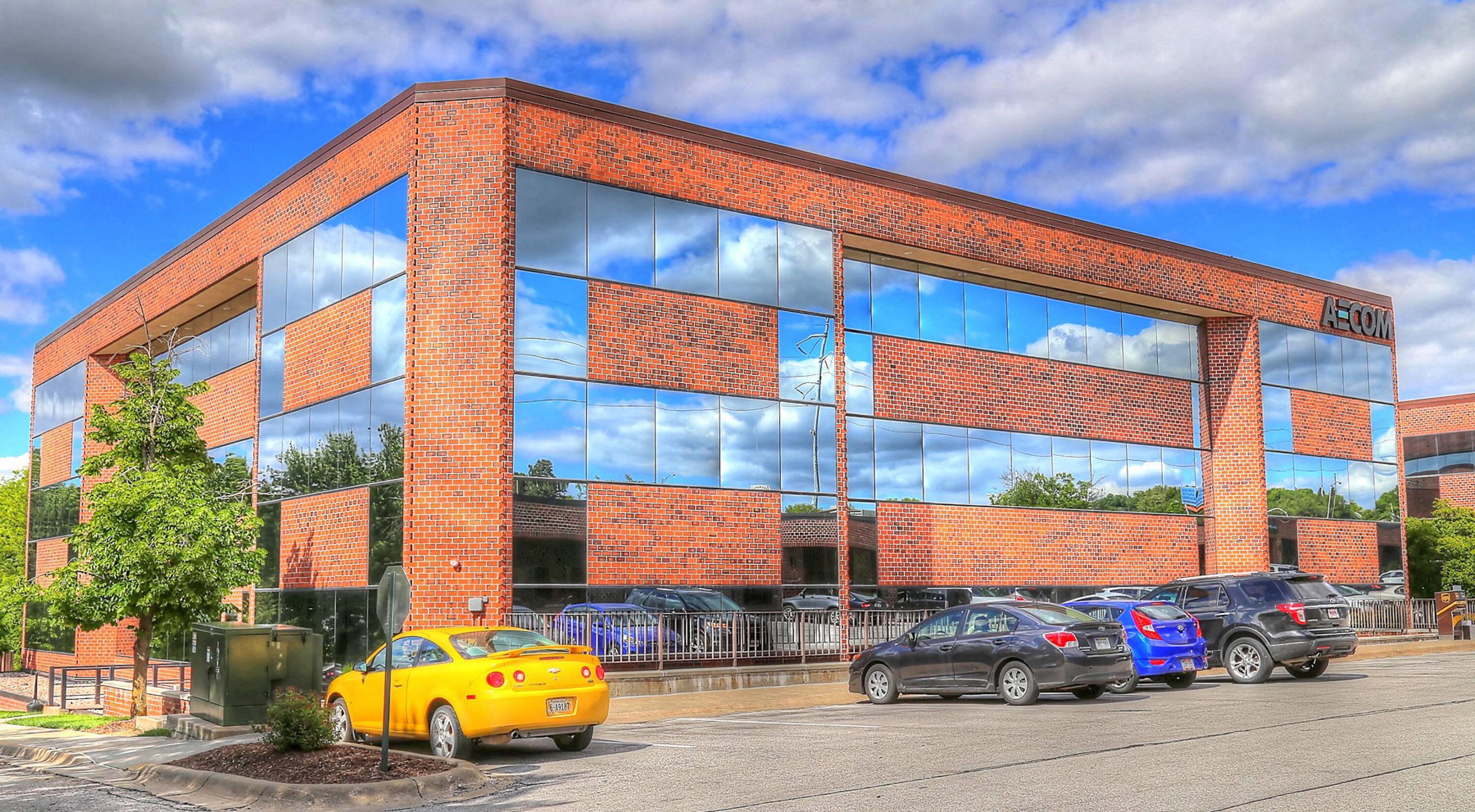 12120 Shamrock Plaza, Omaha, NE 68154