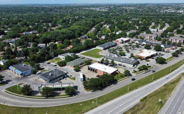 image of property at 15615-15821 West Dodge Road Omaha, NE 68118