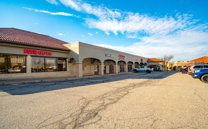 Pictures of Retail property located at 2929 N Rock Rd, Wichita, KS 67226 for lease - image #1