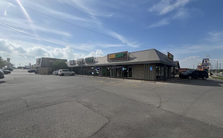 Pictures of Retail property located at 7800 E Harry St, Wichita, KS 67207 for lease - image #1