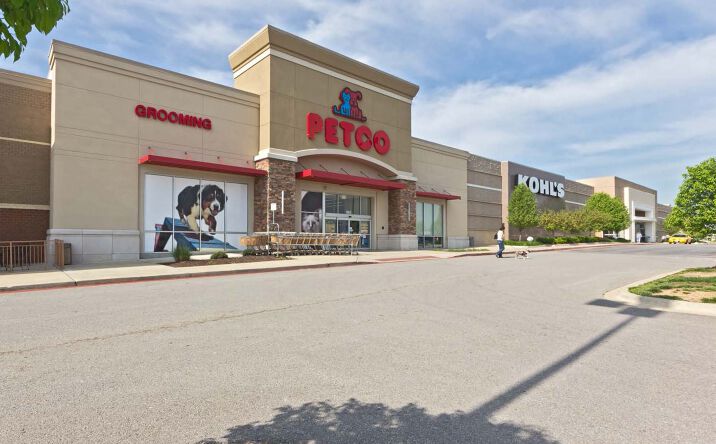 Pictures of Retail property located at 1001 Branson Hills Pkwy, Branson, MO 65616 for lease - image #1