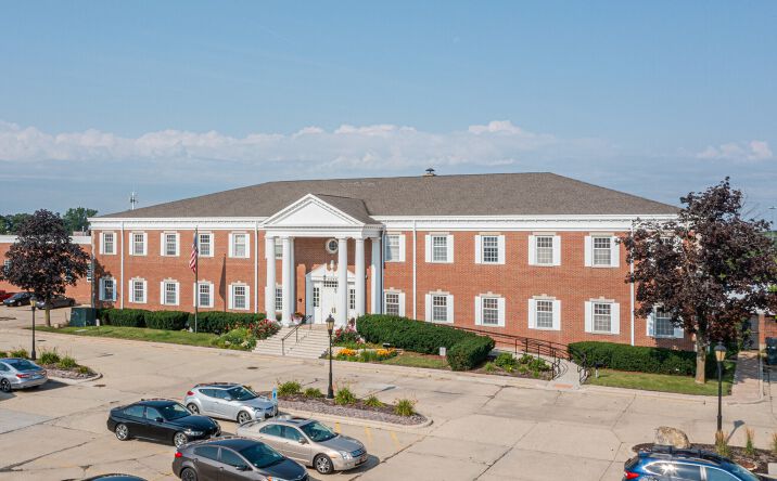 Pictures of Office, Industrial property located at 4300 Di Paolo Center, Glenview, IL 60025 for lease - image #1