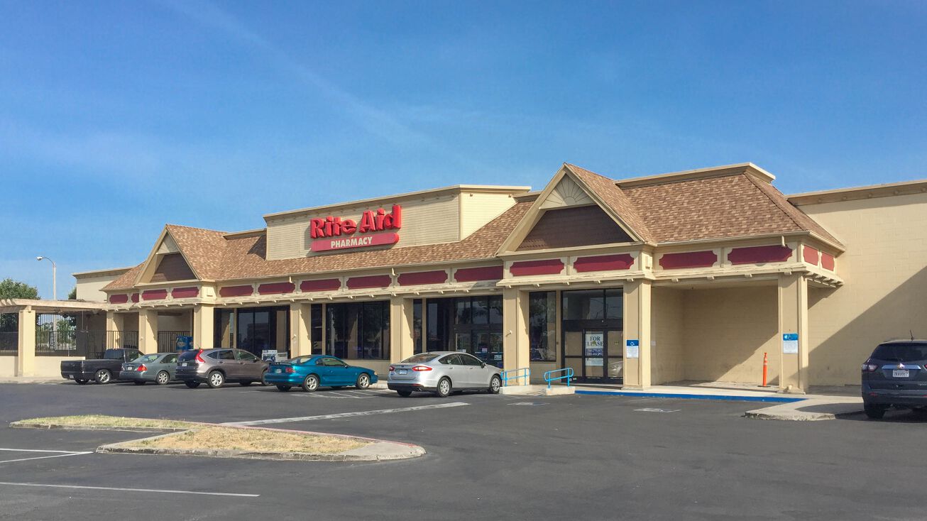 190 E Cross Ave, Tulare, CA 93274 Retail Space for Lease