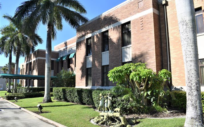 Pictures of Office property located at 2145 14th Ave, Vero Beach, FL 32960 for lease - image #1