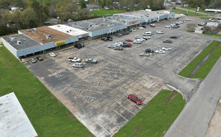Pictures of Retail, Office, Restaurant property located at 264 Tunica Dr E, Marksville, LA 71351 for lease - image #1