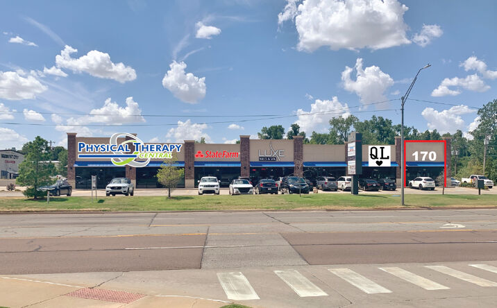 Pictures of Retail, Restaurant property located at 2601 S. Douglas Boulevard, Midwest City, OK 73130 for lease - image #1