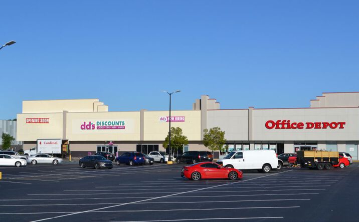 Pictures of Retail property located at 2124 Mercury Blvd, Hampton, VA 23666 for lease - image #1