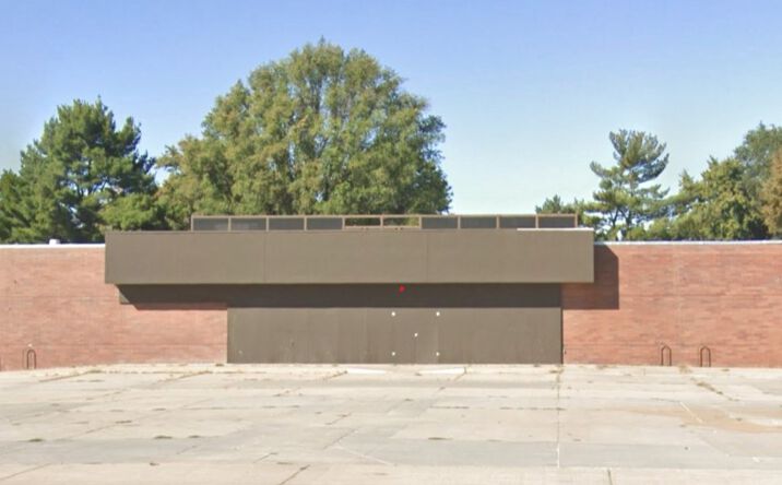 Pictures of Retail property located at 4024 Fleur Dr, Des Moines, IA 50321 for lease - image #1