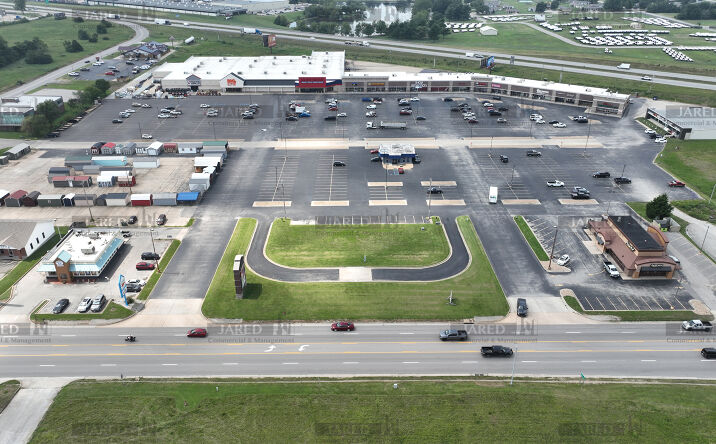 Pictures of Retail property located at 1713 - 1655 S Southdale Dr, Lebanon, MO 65536 for lease - image #1