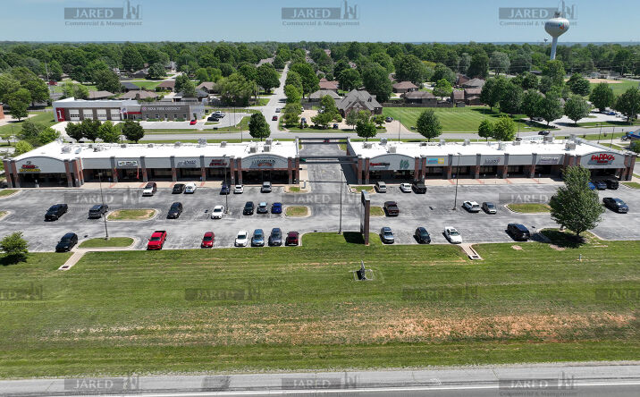 Pictures of Retail property located at 701-703 N Mccroskey St, Nixa, MO 65714 for lease - image #1
