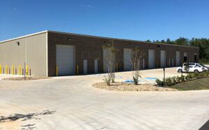 Pictures of Industrial property located at 9700-9720 Paxton Rd, Shreveport, LA 71106 for lease - image #1