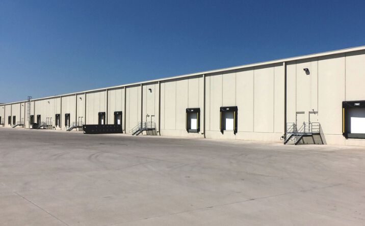 Pictures of Industrial property located at 11300 - 11398 Meredith Drive, Urbandale, IA 50322 for lease - image #1