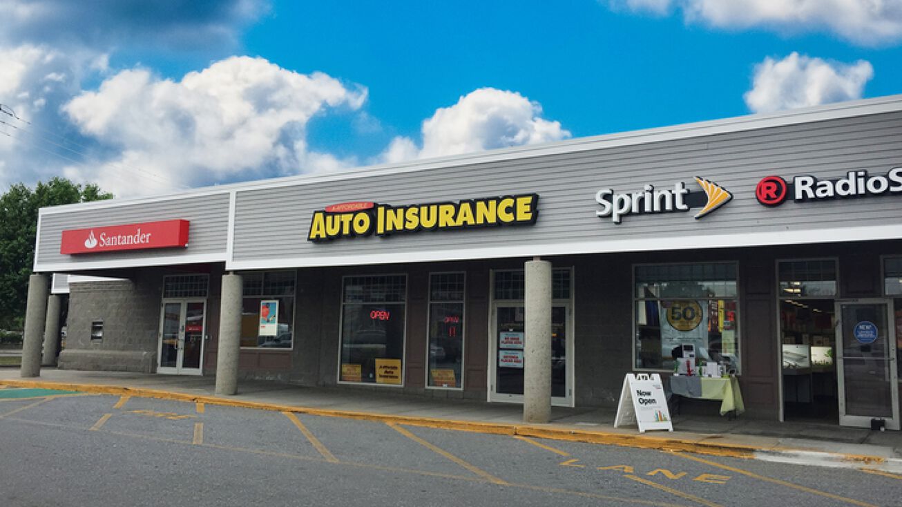 69 Winthrop Avenue, Lawrence, MA 01843 Retail Space for Lease Plaza 114