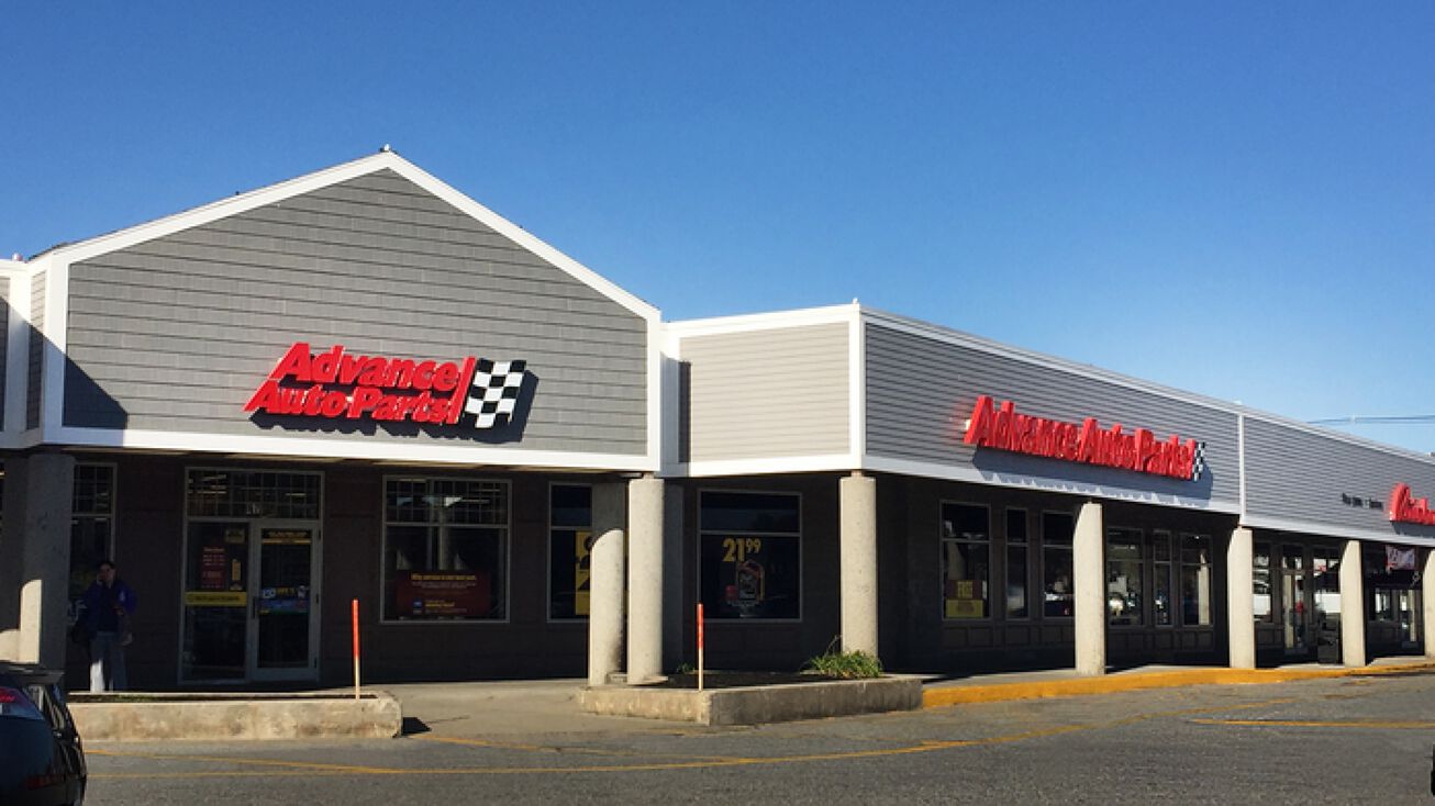 69 Winthrop Avenue, Lawrence, MA 01843 Retail Space for Lease Plaza 114