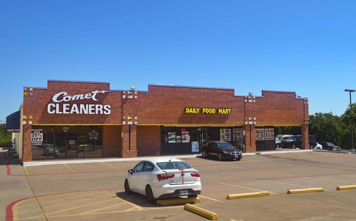 Pictures of Retail property located at 2425 NE Green Oaks Blvd, Arlington, TX 76006 for lease - image #1