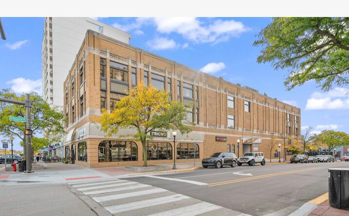Pictures of Restaurant, Office, Retail property located at 301 W 4th St, Royal Oak, MI 48067 for lease - image #1