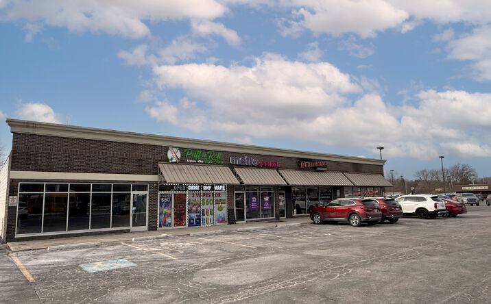 Pictures of Retail property located at 500 Abbe Rd N, Elyria, OH 44035 for lease - image #1