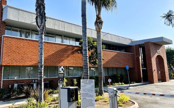 Pictures of Office property located at 19231 Victory Boulevard, Reseda, CA 91335 for lease - image #1