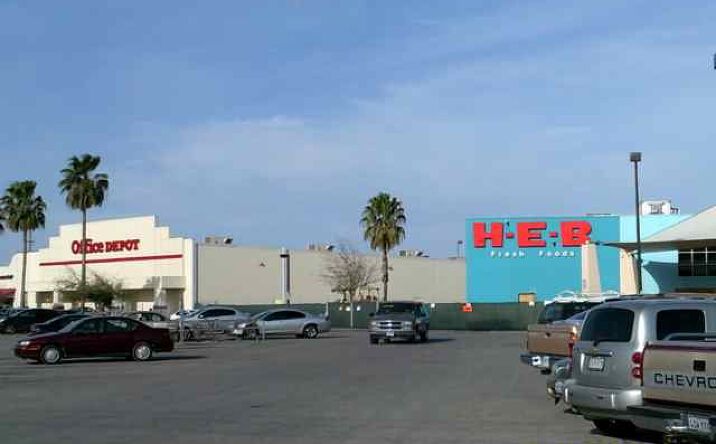 Pictures of Retail property located at 613 S Expressway 83, Harlingen, TX 78550 for lease - image #1