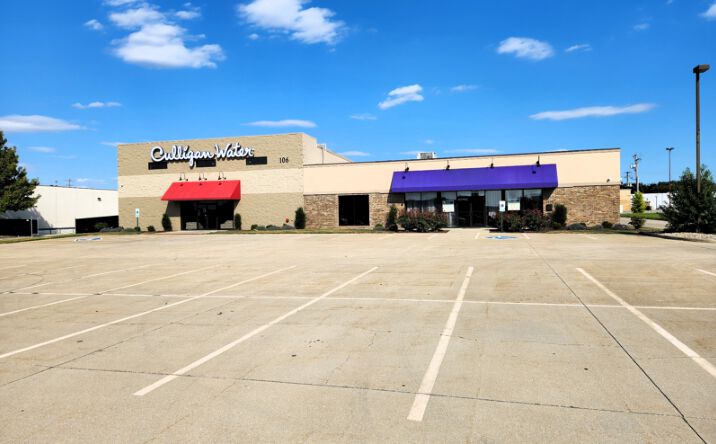 Pictures of Retail property located at 106 S Country Fair Dr, Champaign, IL 61821 for lease - image #1
